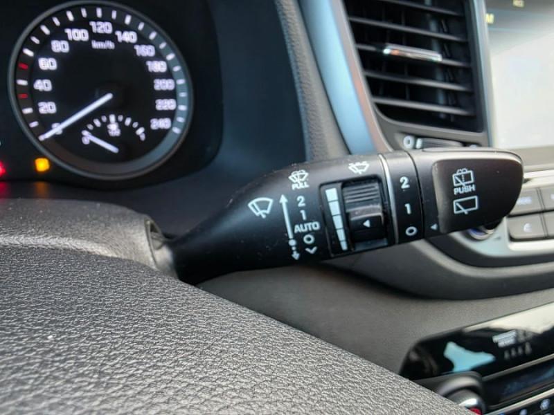 Photo 29 de l'offre de HYUNDAI TUCSON III 1.7 CRDI 115 BVM6 NAVI PACK Camera SC à 13450€ chez Mérignac auto