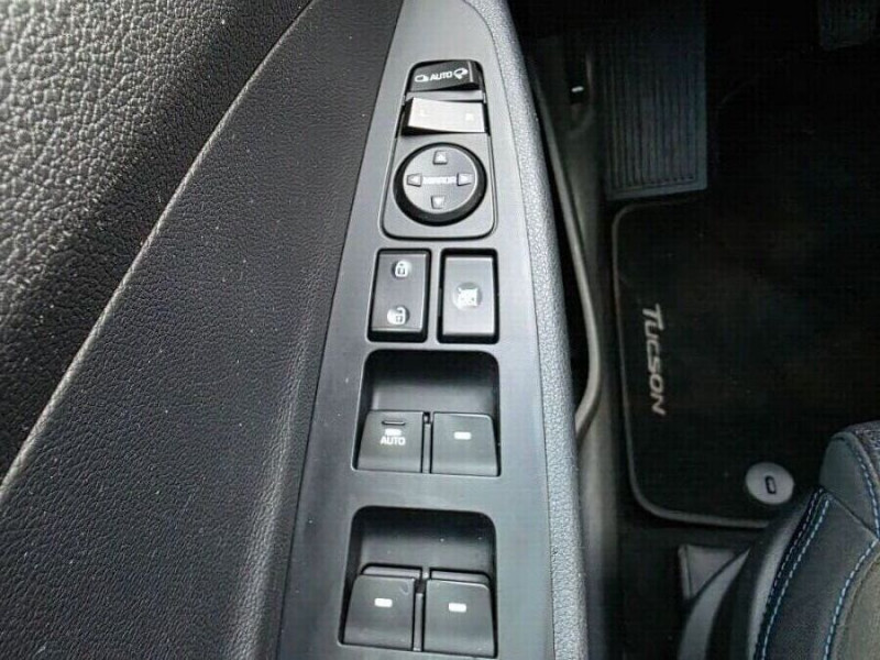 Photo 26 de l'offre de HYUNDAI TUCSON III 1.7 CRDI 115 BVM6 NAVI PACK Camera SC à 13450€ chez Mérignac auto