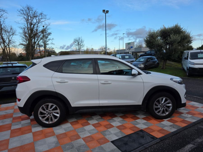 Photo 10 de l'offre de HYUNDAI TUCSON III 1.7 CRDI 115 BVM6 NAVI PACK Camera SC à 13450€ chez Mérignac auto