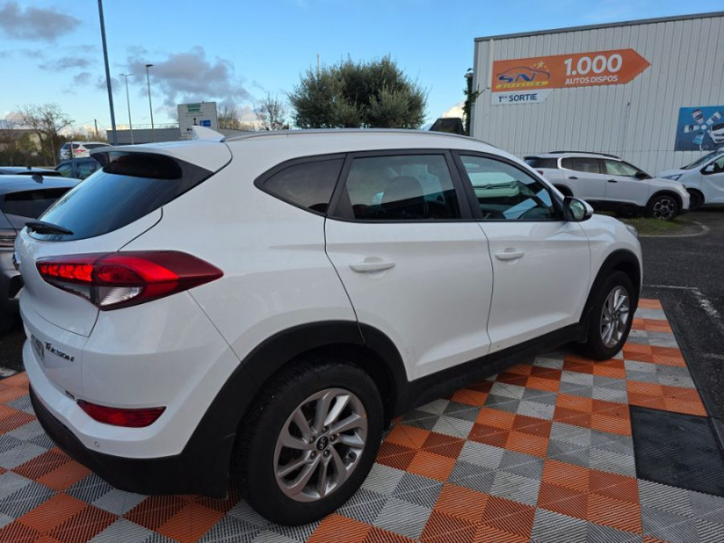 Photo 3 de l'offre de HYUNDAI TUCSON III 1.7 CRDI 115 BVM6 NAVI PACK Camera SC à 13450€ chez Mérignac auto