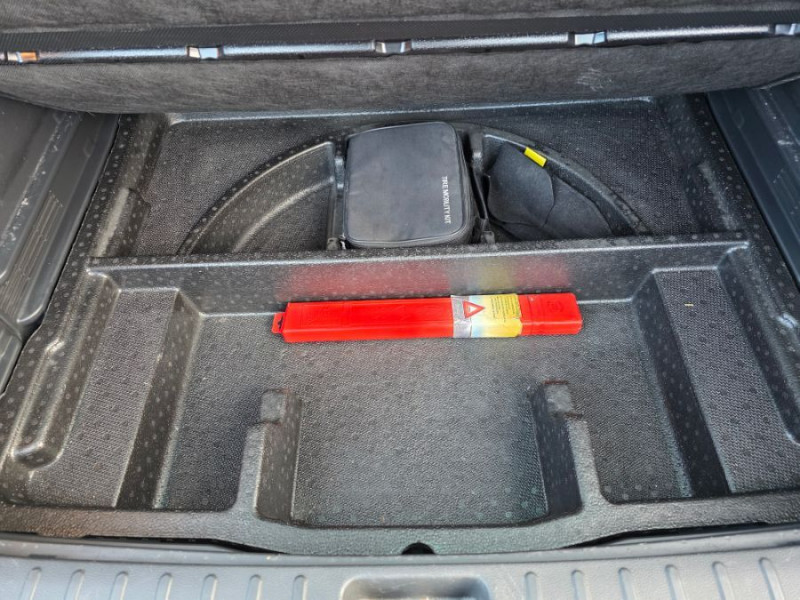 Photo 15 de l'offre de HYUNDAI TUCSON III 1.7 CRDI 115 BVM6 NAVI PACK Camera SC à 13450€ chez Mérignac auto