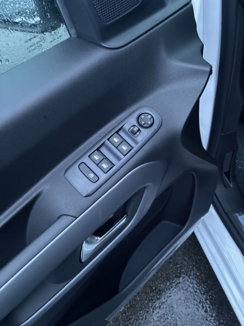 Photo 19 de l'offre de CITROEN BERLINGO 1.5 BlueHDi 130 EAT8 N1 MAX Camera 3 Sièges Arr. à 27450€ chez Mérignac auto