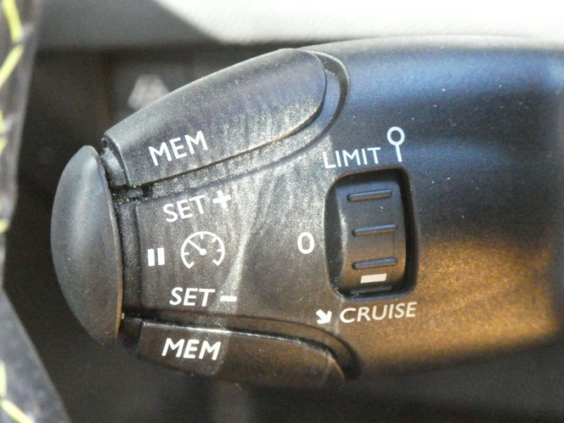 Photo 30 de l'offre de PEUGEOT 208 II 1.2 PureTech 100 BVM6 GT LINE TOIT Pano ADML à 12950€ chez Mérignac auto