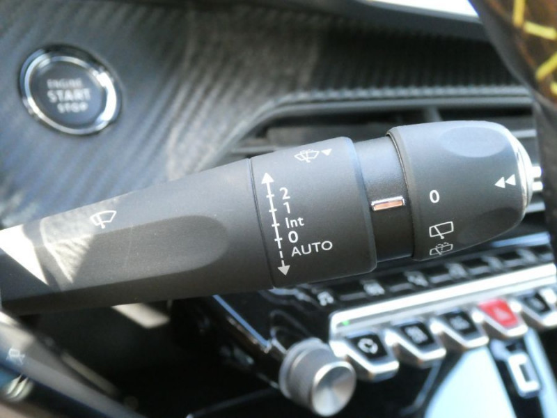 Photo 32 de l'offre de PEUGEOT 208 II 1.2 PureTech 100 BVM6 GT LINE TOIT Pano ADML à 12950€ chez Mérignac auto
