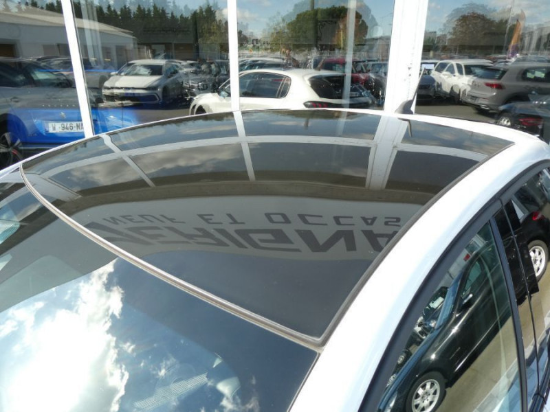 Photo 16 de l'offre de PEUGEOT 208 II 1.2 PureTech 100 BVM6 GT LINE TOIT Pano ADML à 12950€ chez Mérignac auto