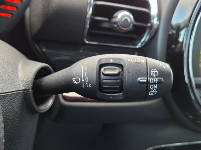 Photo 27 de l'offre de MINI CLUBMAN III 1.5i 136 BVM6 COOPER GPS JA17 LED Key Less à 15950€ chez Mérignac auto