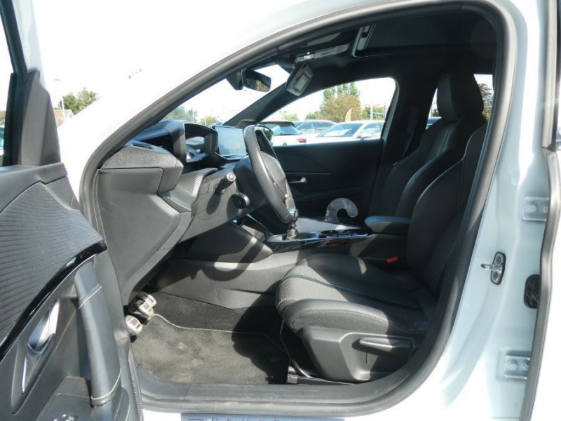 Photo 19 de l'offre de PEUGEOT 208 II 1.2 PureTech 100 BVM6 GT LINE TOIT Pano ADML à 12950€ chez Mérignac auto