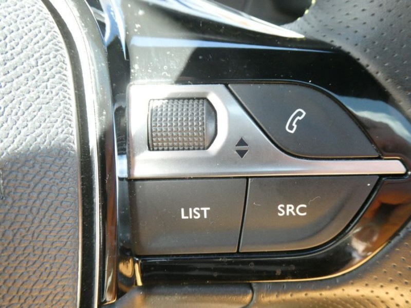 Photo 29 de l'offre de PEUGEOT 208 II 1.2 PureTech 100 BVM6 GT LINE TOIT Pano ADML à 12950€ chez Mérignac auto