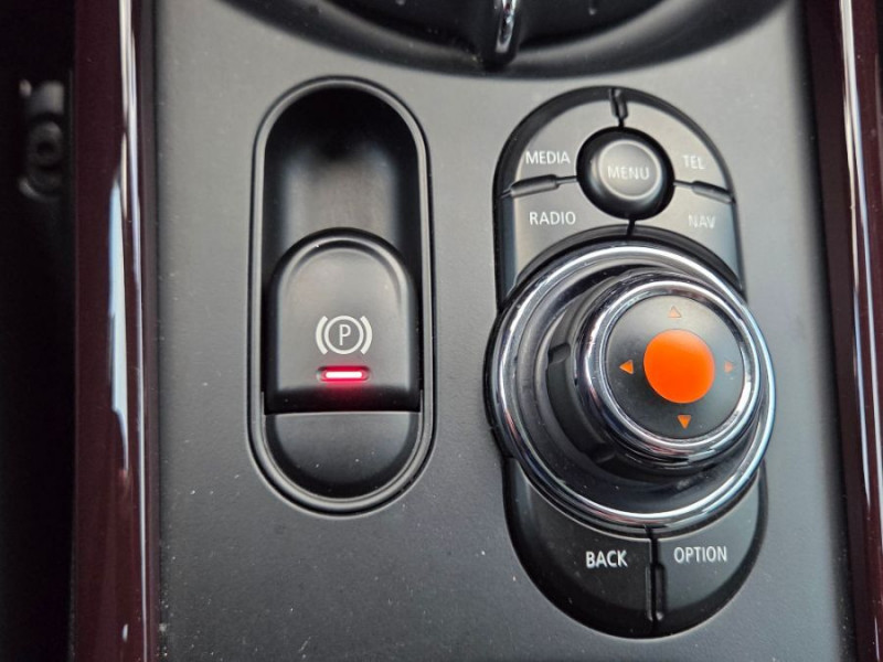 Photo 22 de l'offre de MINI CLUBMAN III 1.5i 136 BVM6 COOPER GPS JA17 LED Key Less à 15950€ chez Mérignac auto