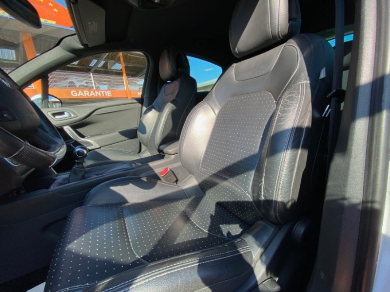 Photo 18 de l'offre de CITROEN DS4 1.6 THP 200 BVM6 SPORT CHIC CUIR JA18 Radars à 10490€ chez Mérignac auto