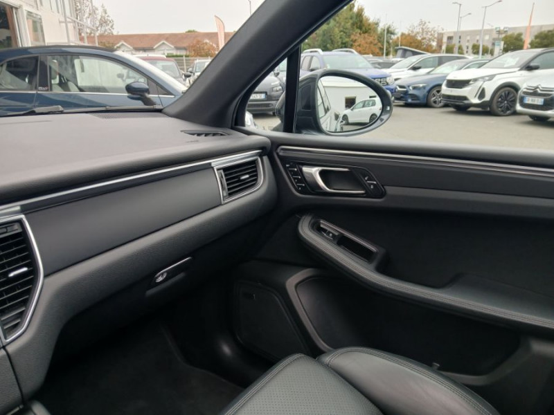 Photo 35 de l'offre de PORSCHE MACAN II 2.0 252 PDK TOE JA20 Camera Bose 1ère Main à 51450€ chez Mérignac auto