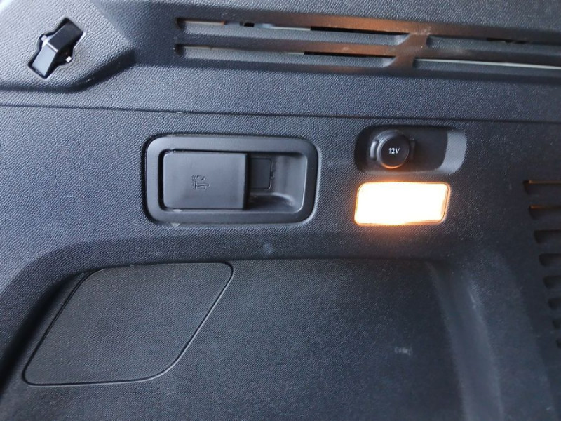 Photo 33 de l'offre de PEUGEOT 3008 II 1.5 BlueHDi 130 BVM6 ALLURE Camera ADML 1ère Main à 16450€ chez Mérignac auto