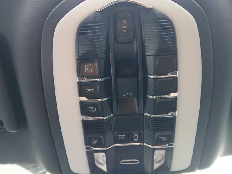Photo 34 de l'offre de PORSCHE MACAN II 2.0 252 PDK TOE JA20 Camera Bose 1ère Main à 51450€ chez Mérignac auto