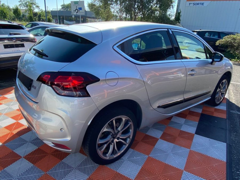 Photo 3 de l'offre de CITROEN DS4 1.6 THP 200 BVM6 SPORT CHIC CUIR JA18 Radars à 10490€ chez Mérignac auto