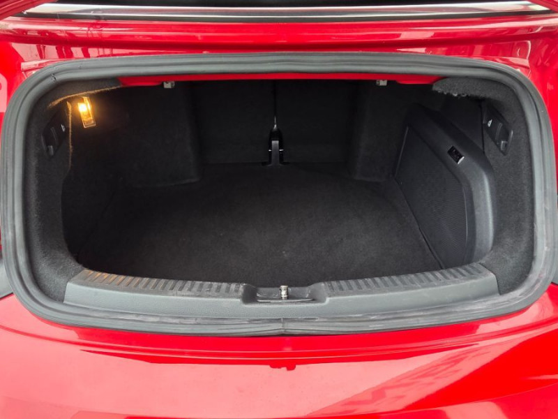 Photo 21 de l'offre de VOLKSWAGEN COCCINELLE CABRIOLET 1.2 TSI 105 BVM6 SOUND GPS Xénon SC JA17 Carnet à 19950€ chez Mérignac auto