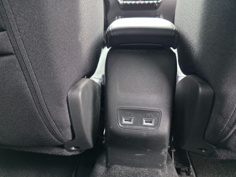 Photo 22 de l'offre de PEUGEOT 2008 II 1.5 BlueHDi 130 EAT8 ALLURE PACK Cockpit 3D Attel. à 20450€ chez Mérignac auto