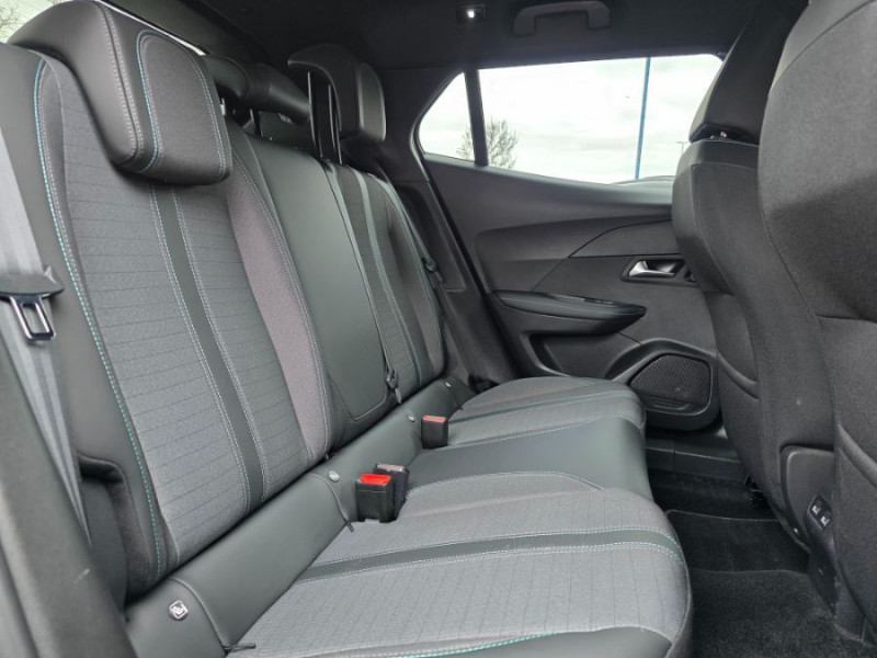 Photo 18 de l'offre de PEUGEOT 2008 II 1.5 BlueHDi 130 EAT8 ALLURE PACK Cockpit 3D Attel. à 20450€ chez Mérignac auto