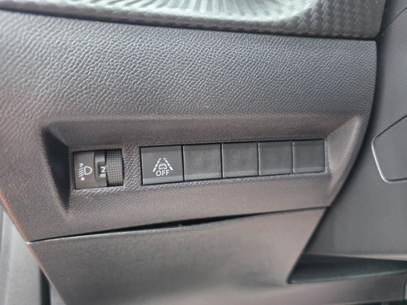 Photo 44 de l'offre de PEUGEOT 2008 II 1.5 BlueHDi 130 EAT8 ALLURE PACK Cockpit 3D Attel. à 20450€ chez Mérignac auto