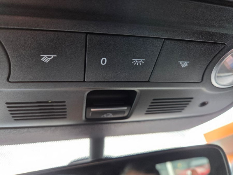 Photo 31 de l'offre de VOLKSWAGEN COCCINELLE CABRIOLET 1.2 TSI 105 BVM6 SOUND GPS Xénon SC JA17 Carnet à 19950€ chez Mérignac auto