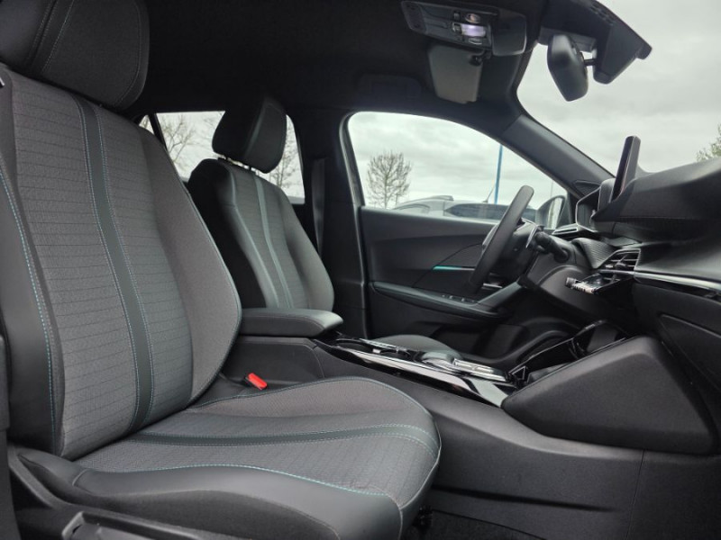Photo 17 de l'offre de PEUGEOT 2008 II 1.5 BlueHDi 130 EAT8 ALLURE PACK Cockpit 3D Attel. à 20450€ chez Mérignac auto