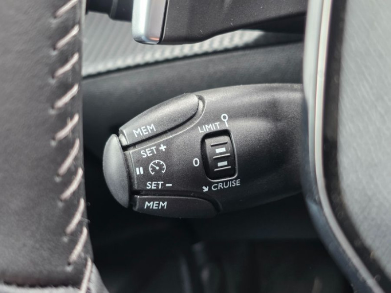 Photo 27 de l'offre de PEUGEOT 2008 II 1.5 BlueHDi 130 EAT8 ALLURE PACK Cockpit 3D Attel. à 20450€ chez Mérignac auto