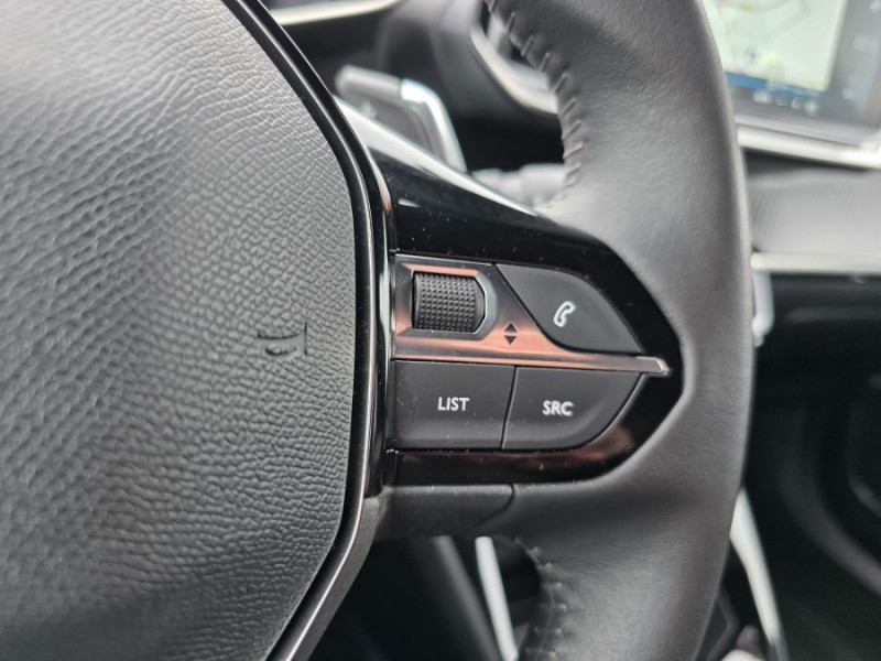 Photo 24 de l'offre de PEUGEOT 2008 II 1.5 BlueHDi 130 EAT8 ALLURE PACK Cockpit 3D Attel. à 20450€ chez Mérignac auto