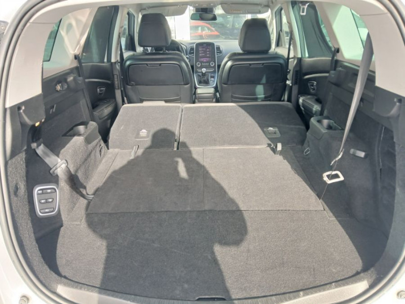 Photo 45 de l'offre de RENAULT GRAND SCENIC IV 1.6 DCI 130 BVM6 INTENS TOIT Pano 7PL Suivi. à 17490€ chez Mérignac auto