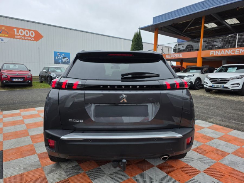 Photo 13 de l'offre de PEUGEOT 2008 II 1.5 BlueHDi 130 EAT8 ALLURE PACK Cockpit 3D Attel. à 20450€ chez Mérignac auto