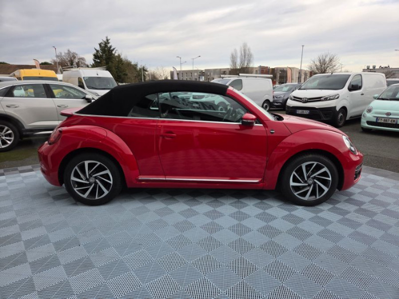 Photo 15 de l'offre de VOLKSWAGEN COCCINELLE CABRIOLET 1.2 TSI 105 BVM6 SOUND GPS Xénon SC JA17 Carnet à 19950€ chez Mérignac auto