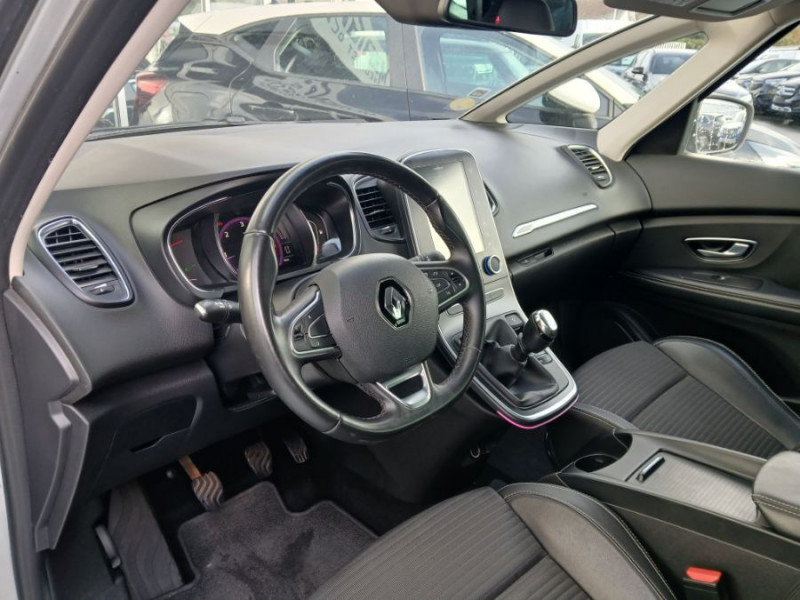 Photo 16 de l'offre de RENAULT GRAND SCENIC IV 1.6 DCI 130 BVM6 INTENS TOIT Pano 7PL Suivi. à 17490€ chez Mérignac auto