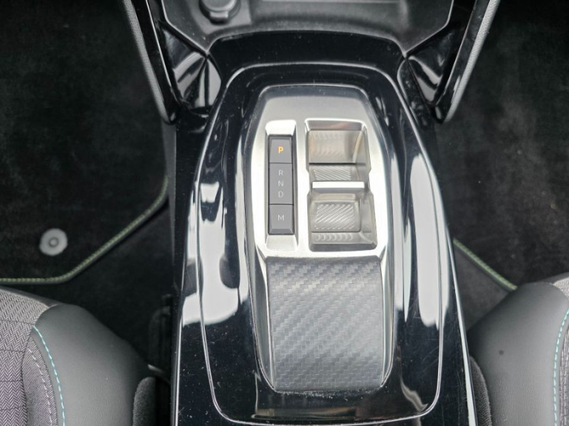 Photo 20 de l'offre de PEUGEOT 2008 II 1.5 BlueHDi 130 EAT8 ALLURE PACK Cockpit 3D Attel. à 20450€ chez Mérignac auto