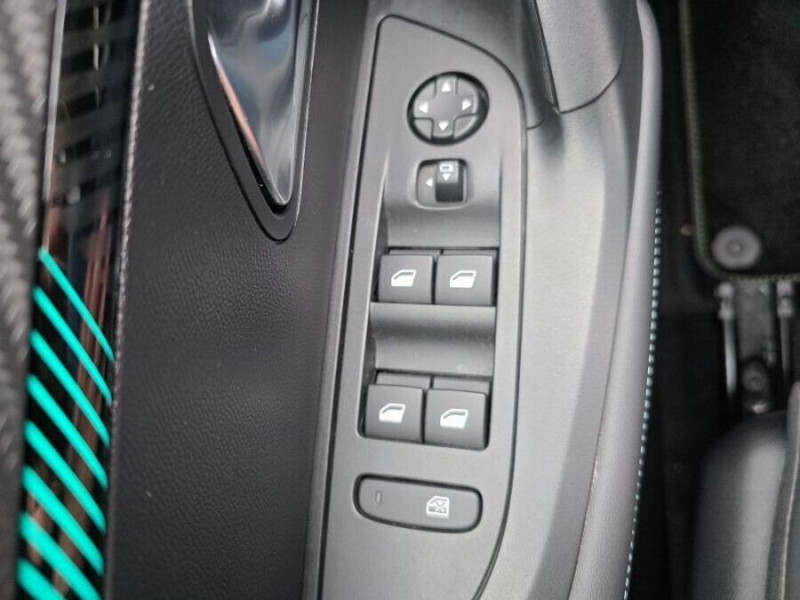 Photo 38 de l'offre de PEUGEOT 2008 II 1.5 BlueHDi 130 EAT8 ALLURE PACK Cockpit 3D Attel. à 20450€ chez Mérignac auto