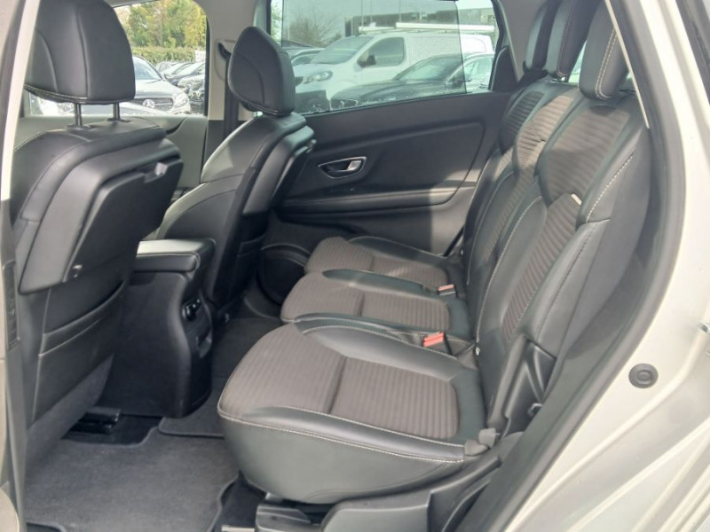 Photo 36 de l'offre de RENAULT GRAND SCENIC IV 1.6 DCI 130 BVM6 INTENS TOIT Pano 7PL Suivi. à 17490€ chez Mérignac auto