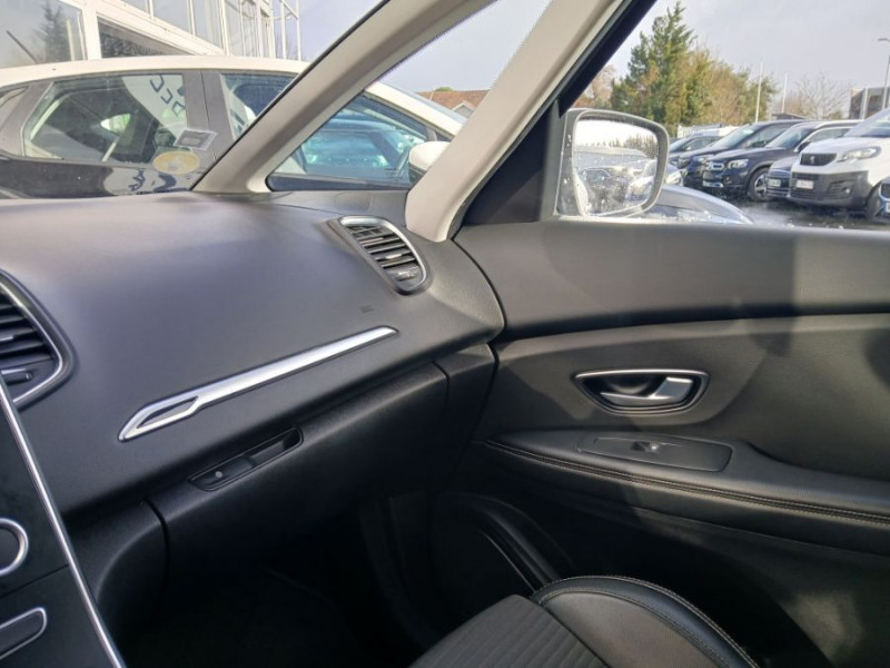 Photo 33 de l'offre de RENAULT GRAND SCENIC IV 1.6 DCI 130 BVM6 INTENS TOIT Pano 7PL Suivi. à 17490€ chez Mérignac auto