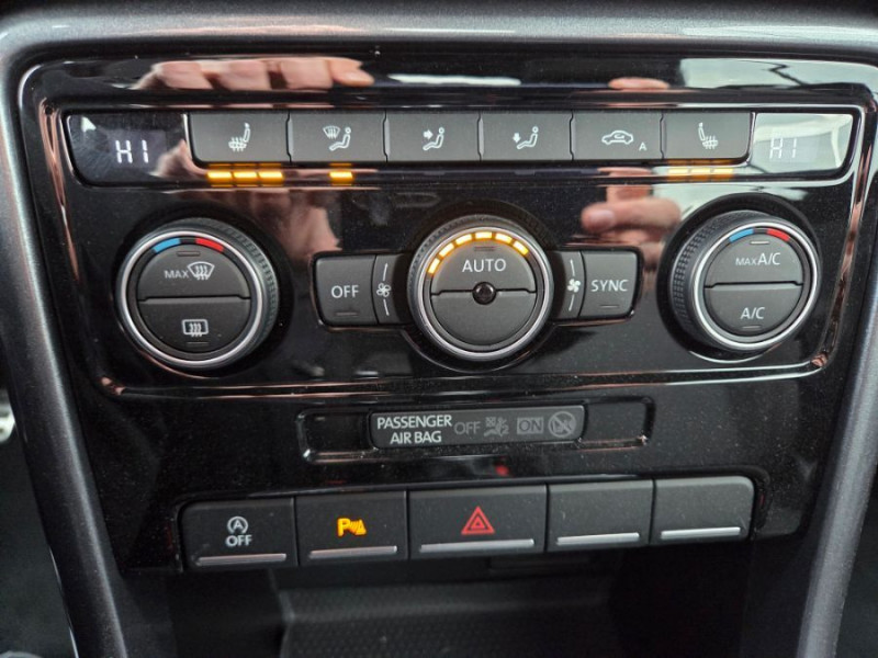 Photo 6 de l'offre de VOLKSWAGEN COCCINELLE CABRIOLET 1.2 TSI 105 BVM6 SOUND GPS Xénon SC JA17 Carnet à 19950€ chez Mérignac auto