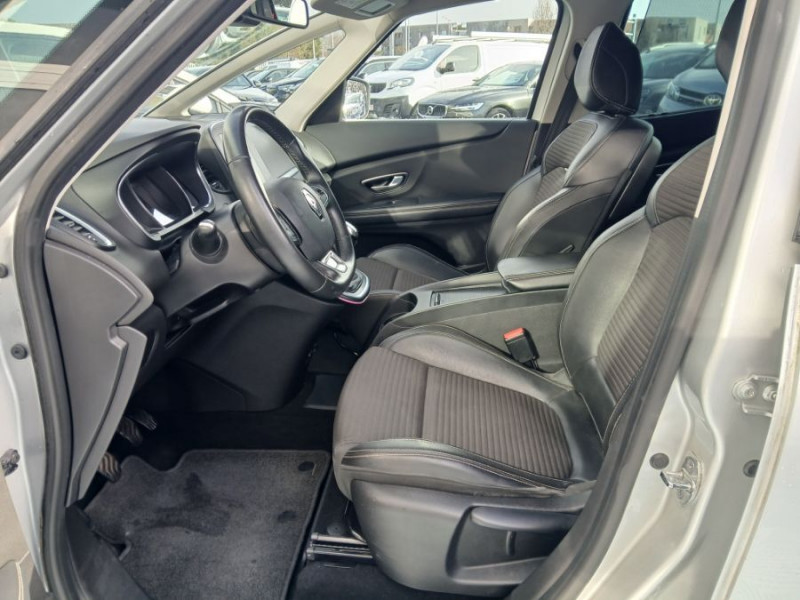 Photo 6 de l'offre de RENAULT GRAND SCENIC IV 1.6 DCI 130 BVM6 INTENS TOIT Pano 7PL Suivi. à 17490€ chez Mérignac auto