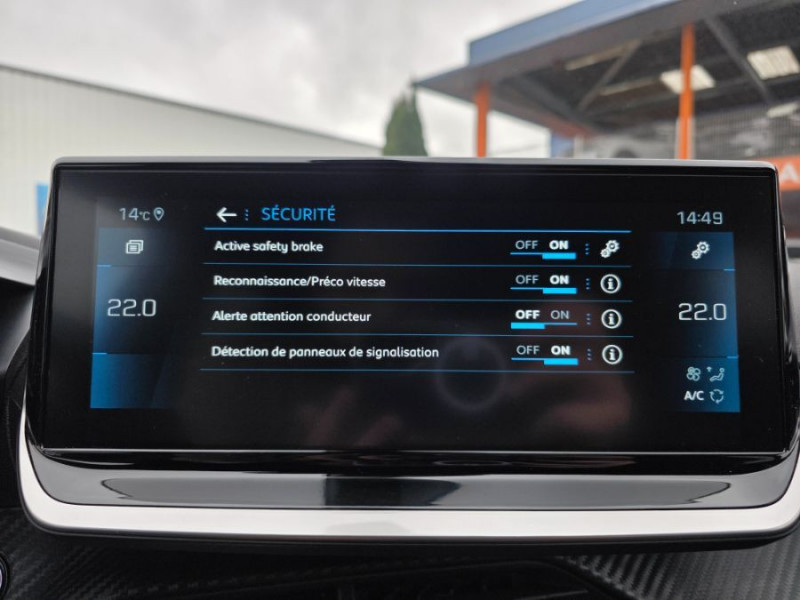 Photo 42 de l'offre de PEUGEOT 2008 II 1.5 BlueHDi 130 EAT8 ALLURE PACK Cockpit 3D Attel. à 20450€ chez Mérignac auto