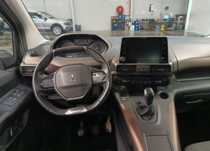 Photo 4 de l'offre de PEUGEOT RIFTER XL LONG 1.5 BlueHDi 100 BVM6 GT LINE 5PL GPS Camera JA17 à 21450€ chez Mérignac auto