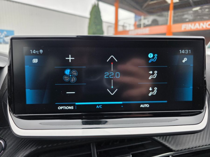 Photo 29 de l'offre de PEUGEOT 2008 II 1.5 BlueHDi 130 EAT8 ALLURE PACK Cockpit 3D Attel. à 20450€ chez Mérignac auto