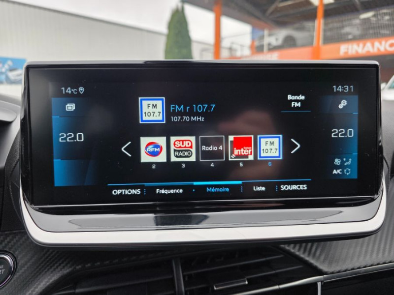 Photo 28 de l'offre de PEUGEOT 2008 II 1.5 BlueHDi 130 EAT8 ALLURE PACK Cockpit 3D Attel. à 20450€ chez Mérignac auto