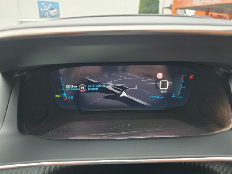 Photo 7 de l'offre de PEUGEOT 2008 II 1.5 BlueHDi 130 EAT8 ALLURE PACK Cockpit 3D Attel. à 20450€ chez Mérignac auto