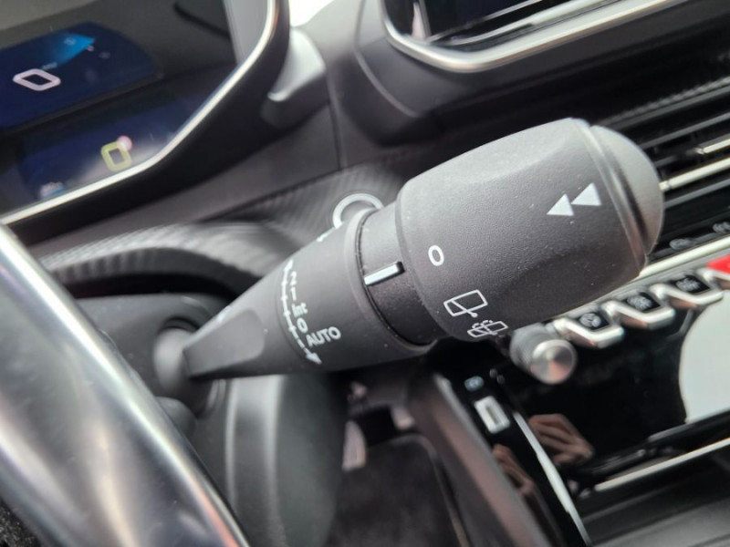 Photo 40 de l'offre de PEUGEOT 2008 II 1.5 BlueHDi 130 EAT8 ALLURE PACK Cockpit 3D Attel. à 20450€ chez Mérignac auto