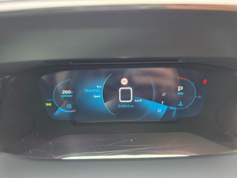 Photo 6 de l'offre de PEUGEOT 2008 II 1.5 BlueHDi 130 EAT8 ALLURE PACK Cockpit 3D Attel. à 20450€ chez Mérignac auto