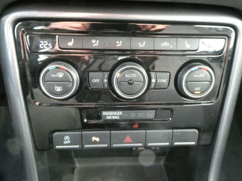 Photo 21 de l'offre de VOLKSWAGEN COCCINELLE CABRIOLET 1.2 TSI 105 BVM6 SOUND JA18 GPS Xénon Suivi VW à 19800€ chez Mérignac auto