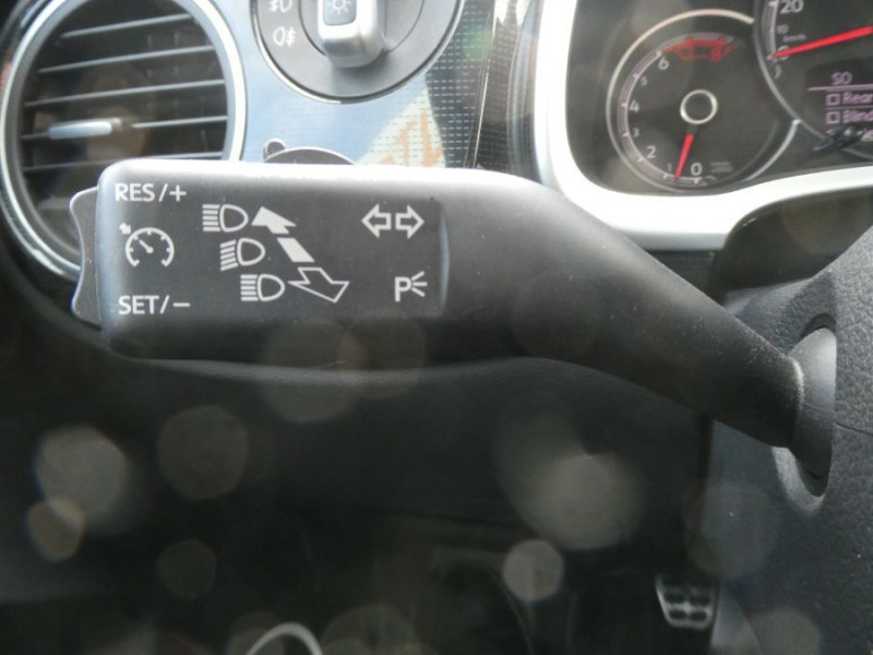 Photo 26 de l'offre de VOLKSWAGEN COCCINELLE CABRIOLET 1.2 TSI 105 BVM6 SOUND JA18 GPS Xénon Suivi VW à 19800€ chez Mérignac auto