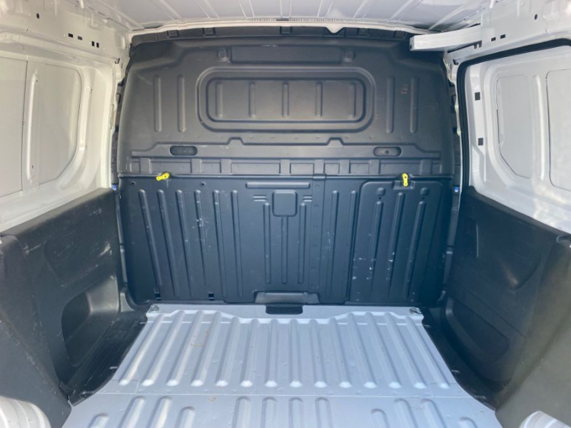 Photo 9 de l'offre de PEUGEOT PARTNER DOBLO 1.5 BlueHDi 130 BVM6 CONNECT GPS Camera 1ère Main 17450.H.T. à 17450€ chez Mérignac auto