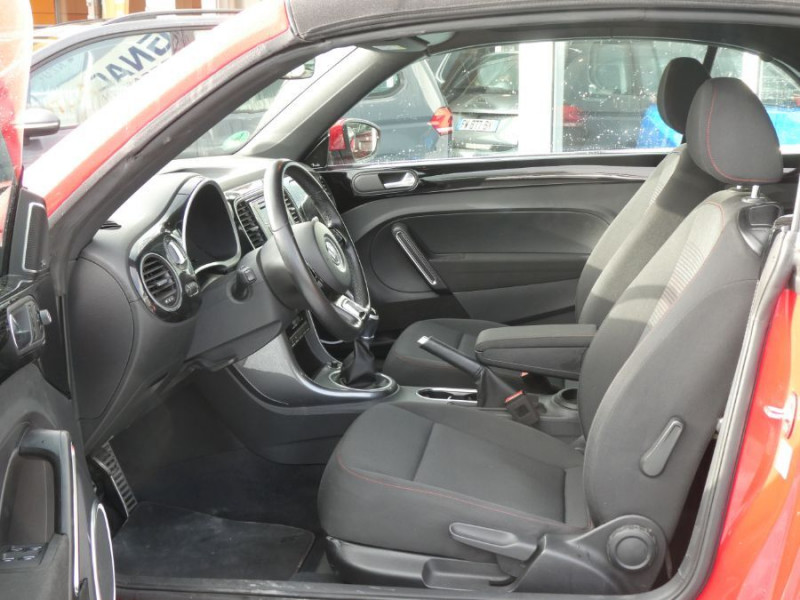 Photo 16 de l'offre de VOLKSWAGEN COCCINELLE CABRIOLET 1.2 TSI 105 BVM6 SOUND JA18 GPS Xénon Suivi VW à 19800€ chez Mérignac auto