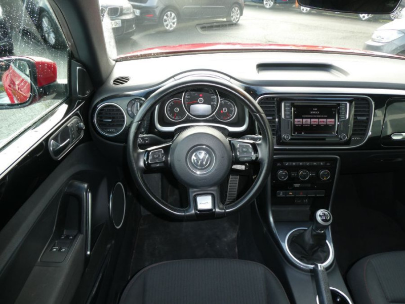 Photo 4 de l'offre de VOLKSWAGEN COCCINELLE CABRIOLET 1.2 TSI 105 BVM6 SOUND JA18 GPS Xénon Suivi VW à 19800€ chez Mérignac auto