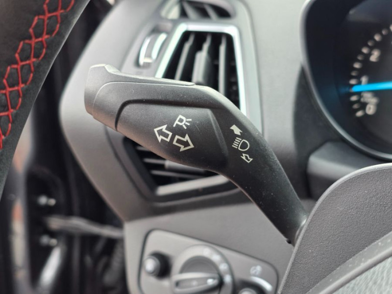 Photo 25 de l'offre de FORD KUGA 1.5 Flexifuel-E85 150 BVA 4X2 ST LINE Pack Prémium JA19 Attel. à 17450€ chez Mérignac auto