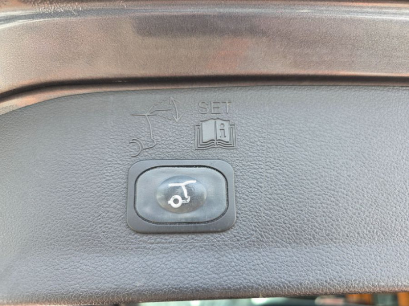 Photo 40 de l'offre de FORD KUGA 1.5 Flexifuel-E85 150 BVA 4X2 ST LINE Pack Prémium JA19 Attel. à 17450€ chez Mérignac auto